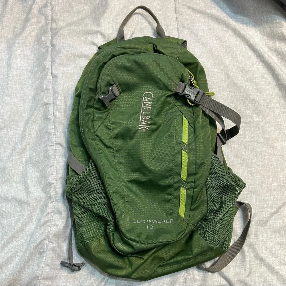 Camelbak Cloud Walker 18 Hydration Green Backpack Hiking Outdoor Gorpcore